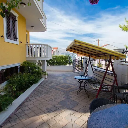 アパート Anika *